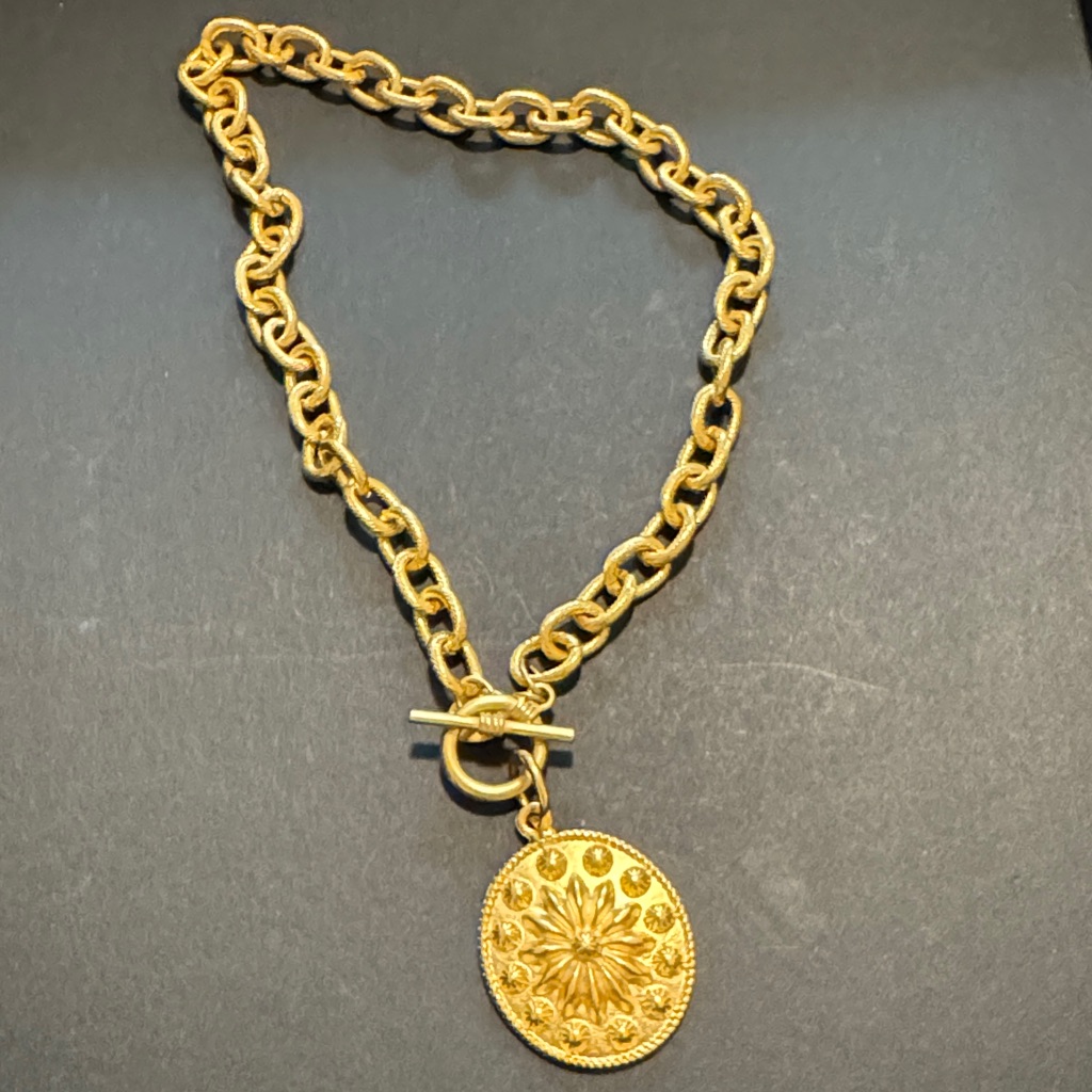 Authentic Susan Shaw Gold Tone Medallion Toggle Chain Necklace - Women Jewelry